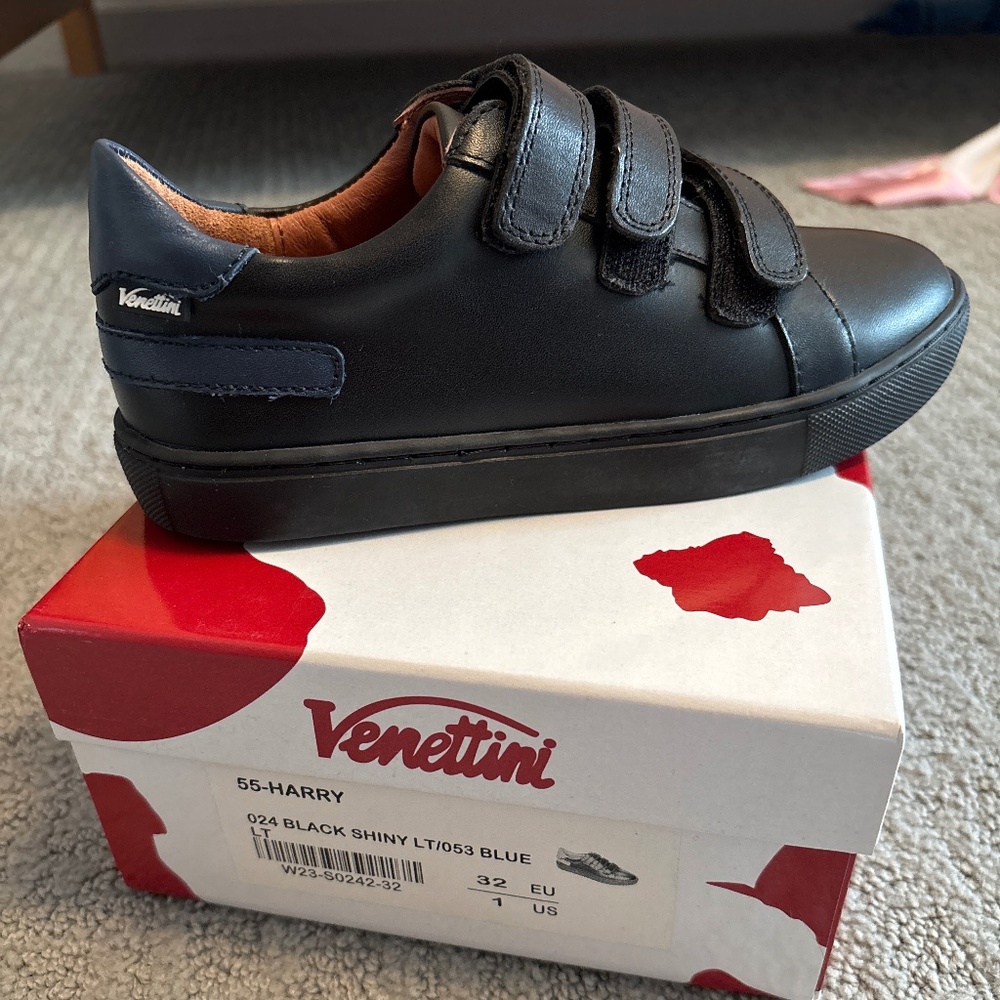 Venettini boys shiny dressy sneaker